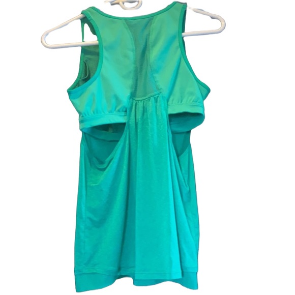 Athleta top with built-in bra - Picture 2 of 3